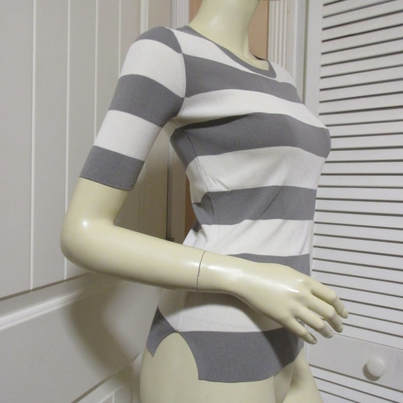 Theory White Gray Striped Knit Top T-Shirt Normcore Travel Preppy Designer Luxe - Picture 5 of 8